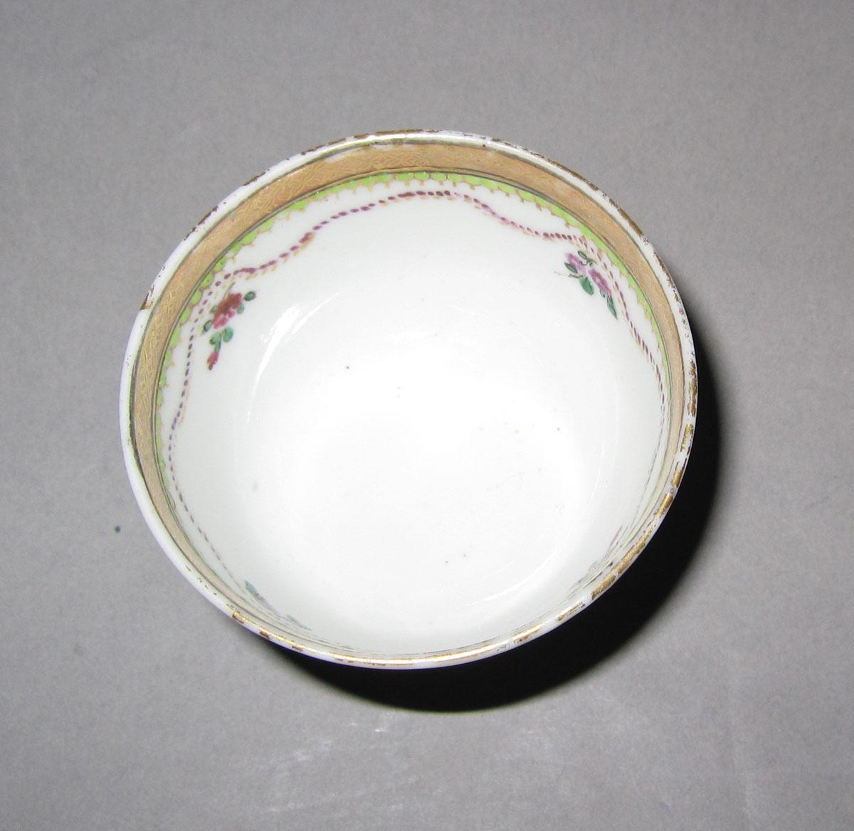 1965.0558.003 Porcelain teacup top