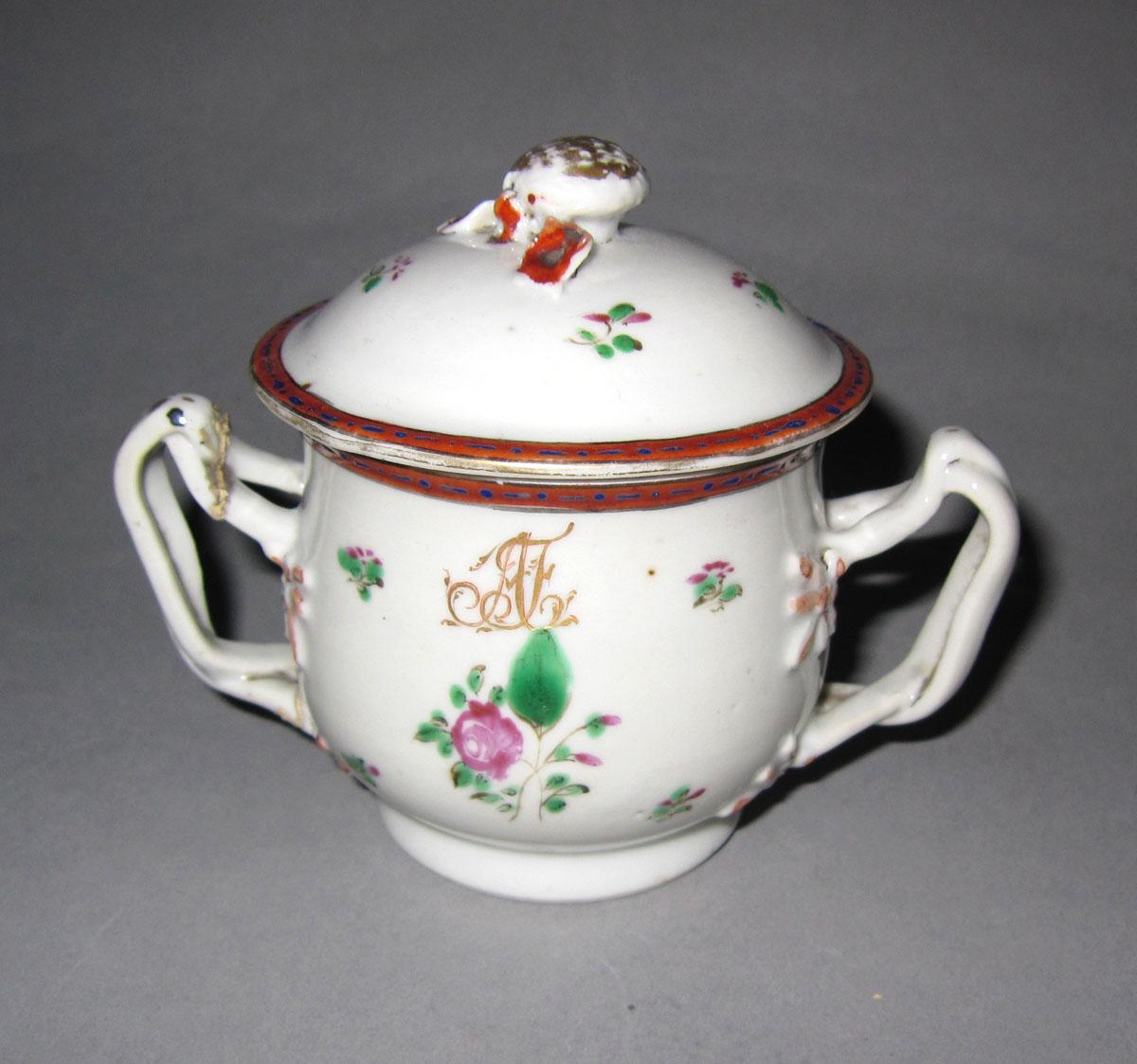 1965.0559.001 A, B Porcelain sugar bowl