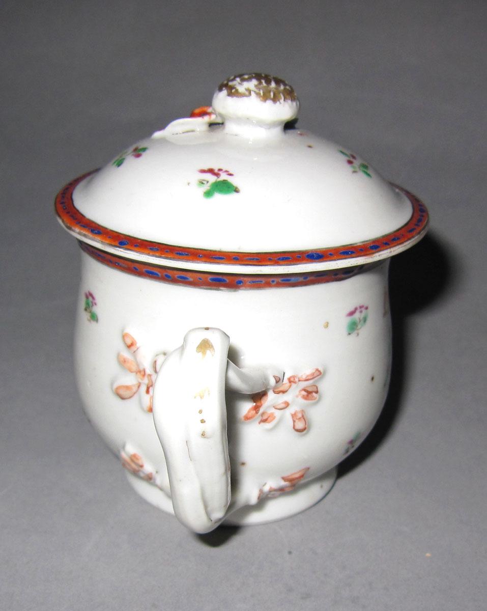1965.0559.001 A, B Porcelain sugar bowl handle