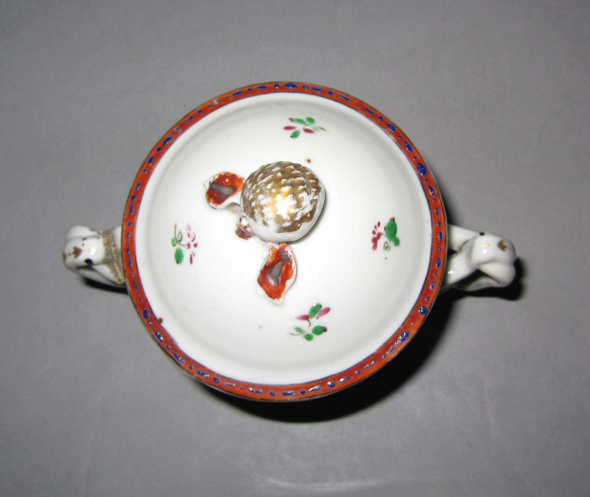 1965.0559.001 A, B Porcelain sugar bowl top