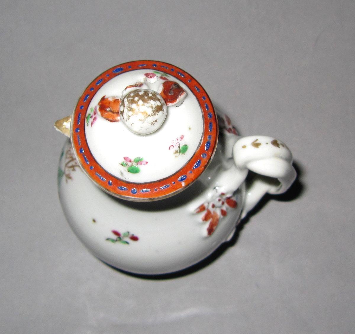 1965.0559.002 A, B Porcelain cream pot top