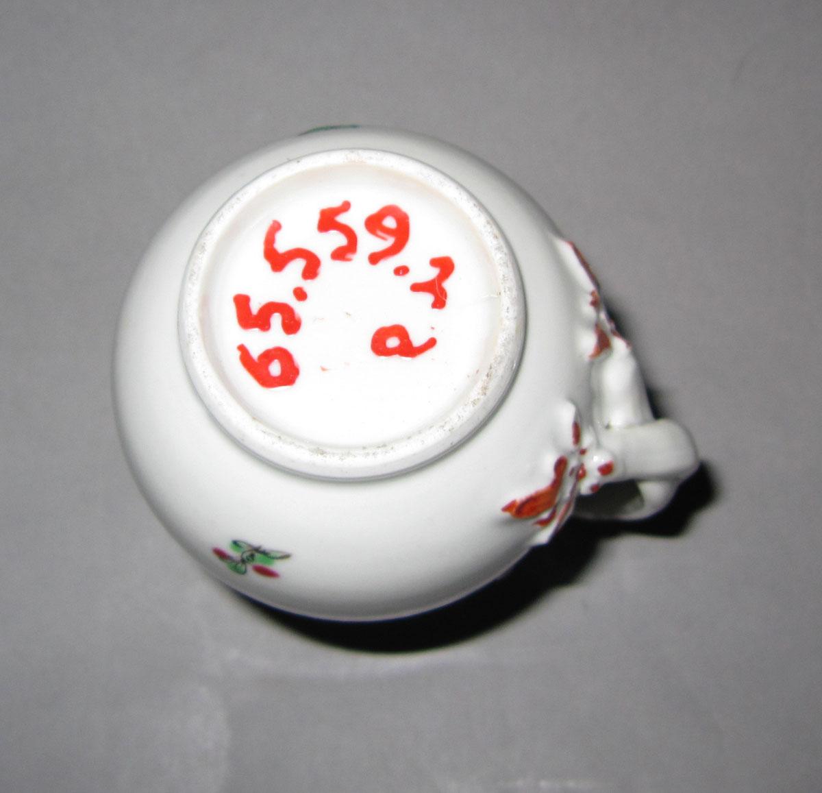 1965.0559.002 A Porcelain cream pot underside