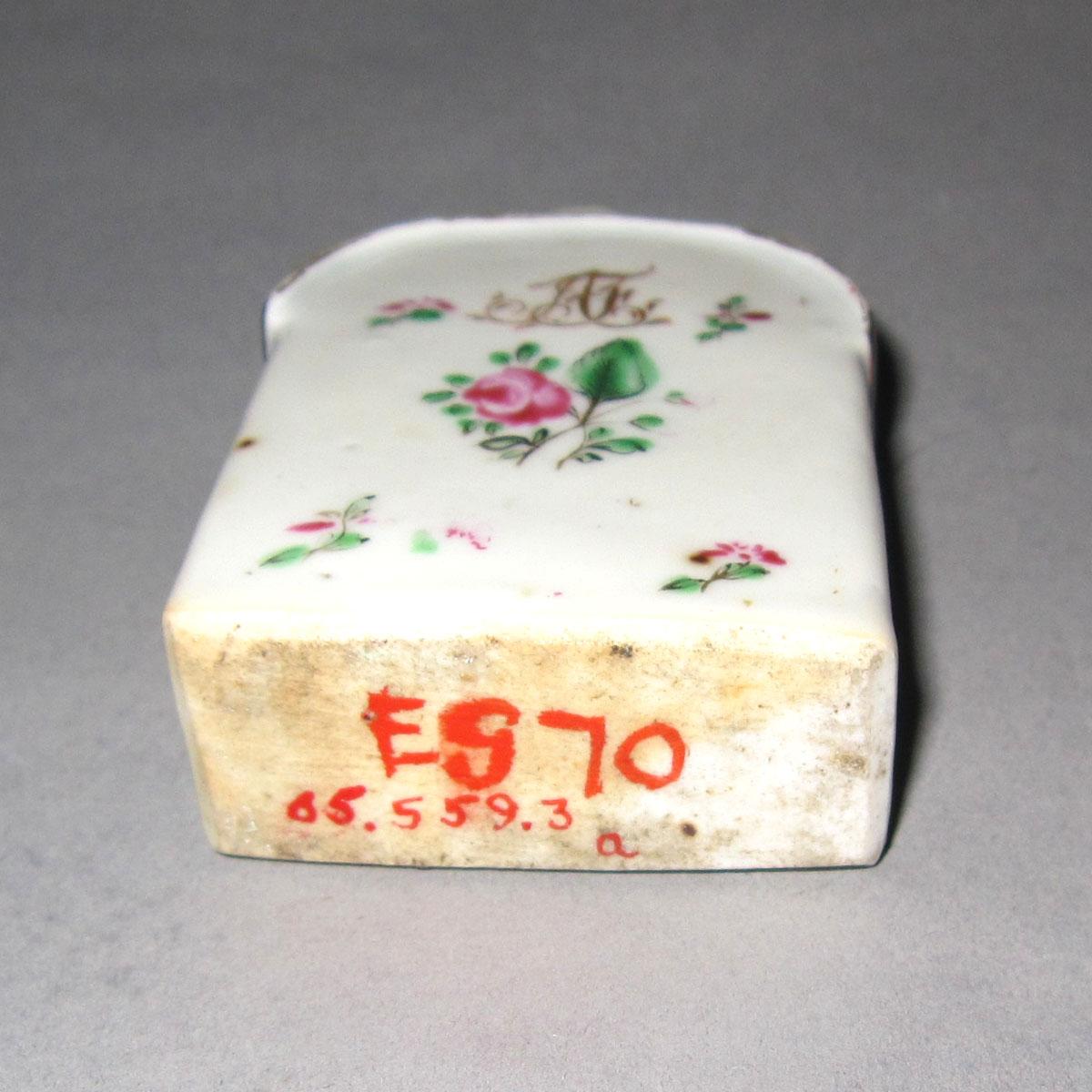 1965.0559.003 A Porcelain tea cannister underside