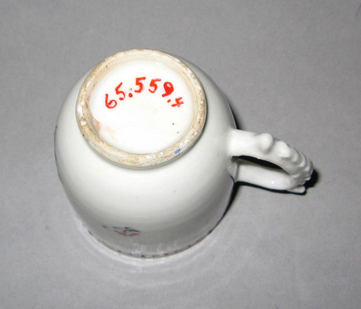 1965.0559.004 Porcelain coffee cup underside