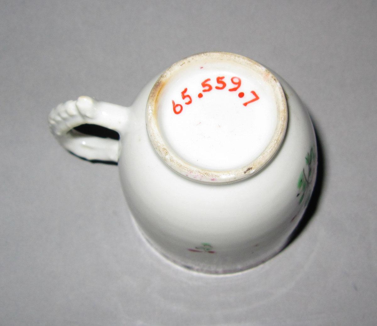 1965.0559.007 Porcelain coffee cup underside