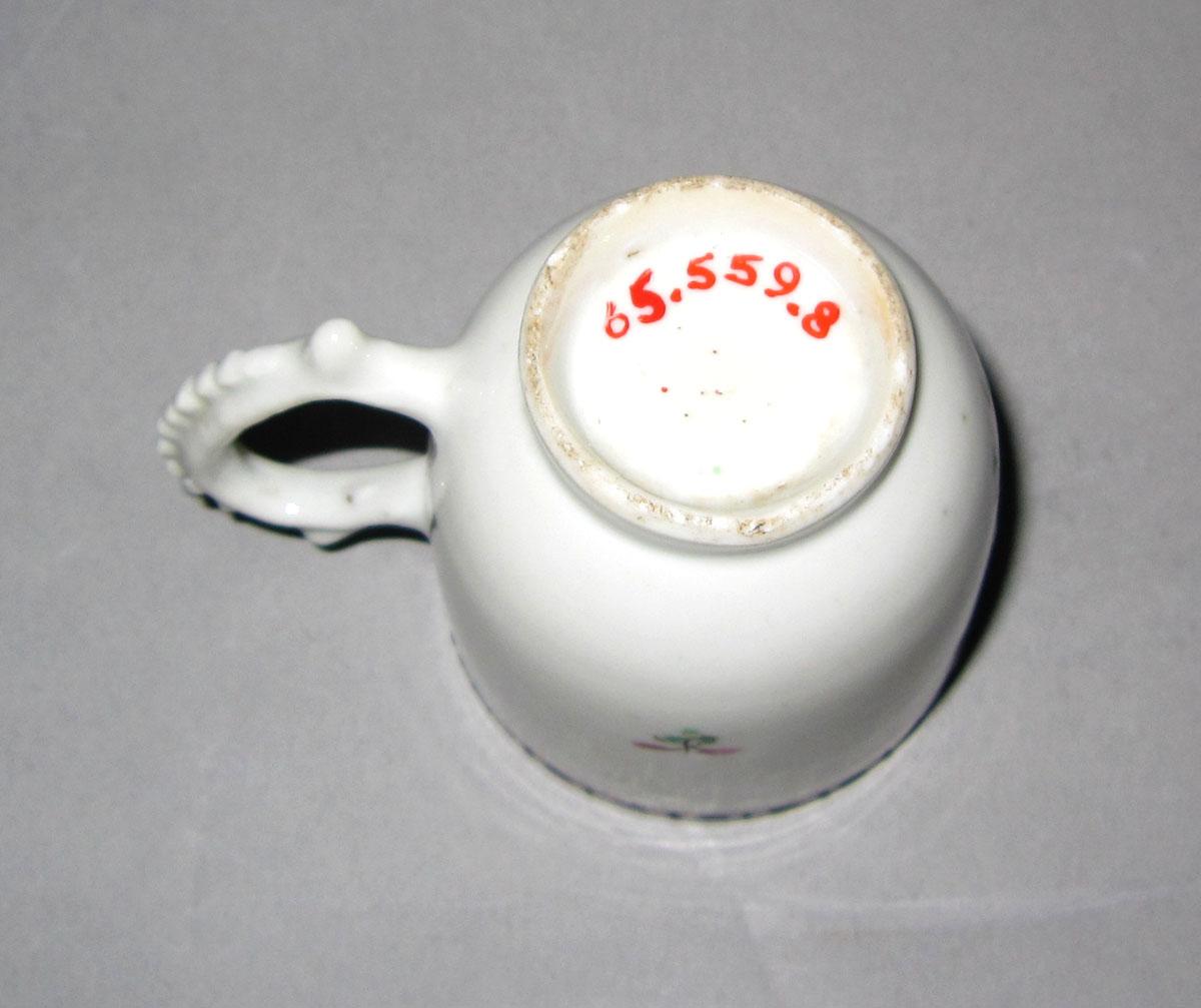 1965.0559.008 Porcelain coffee cup underside