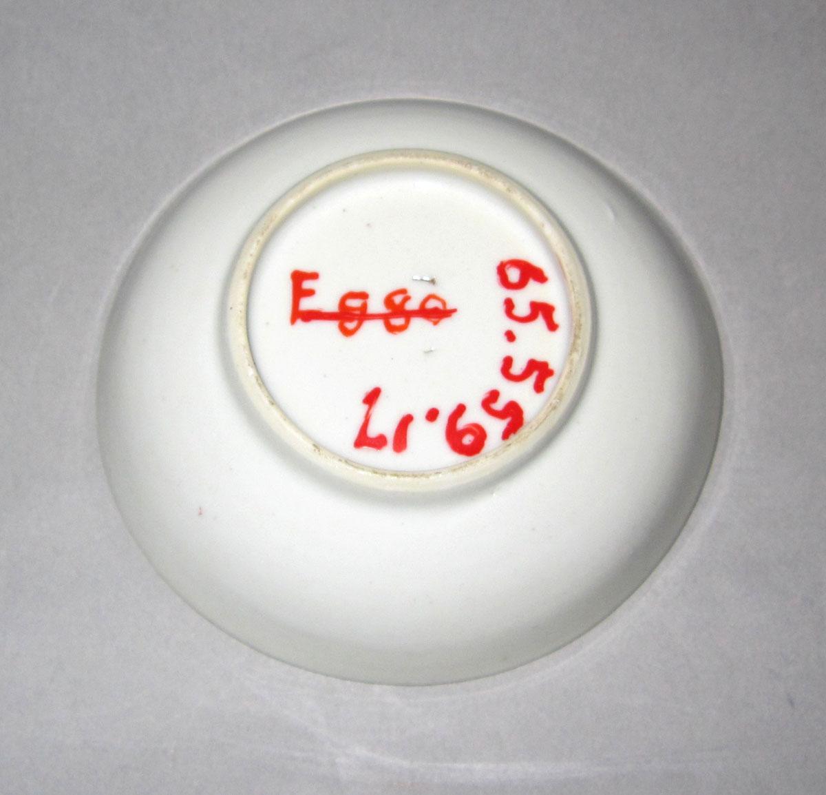 1965.0559.017 Porcelain saucer underside
