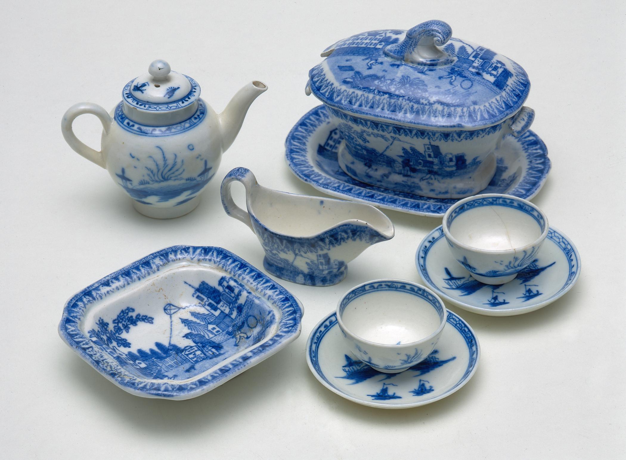 1965.0561 and 1959.1017 Miniature tea set