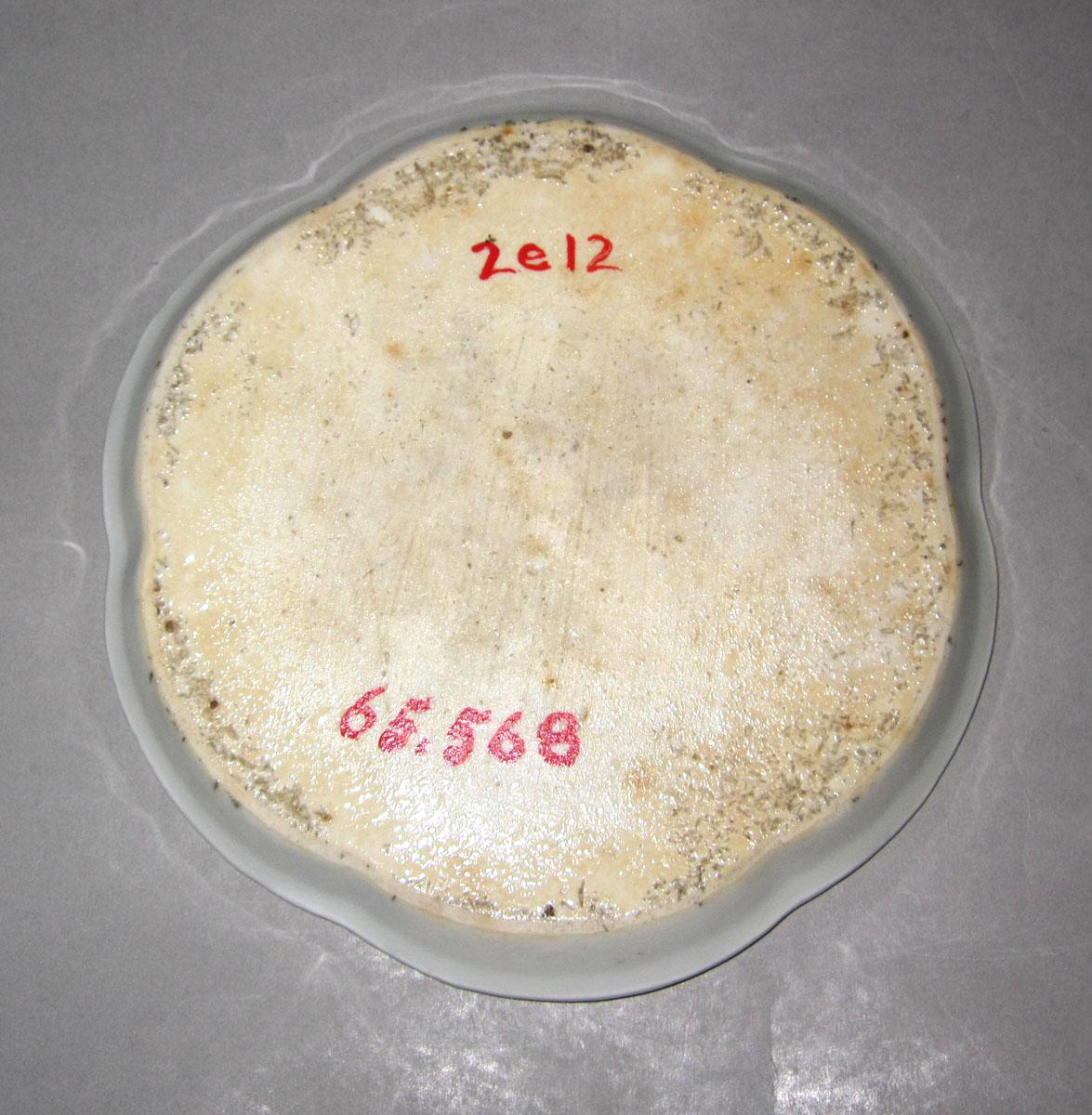 1965.0568 Porcelain teapot stand underside