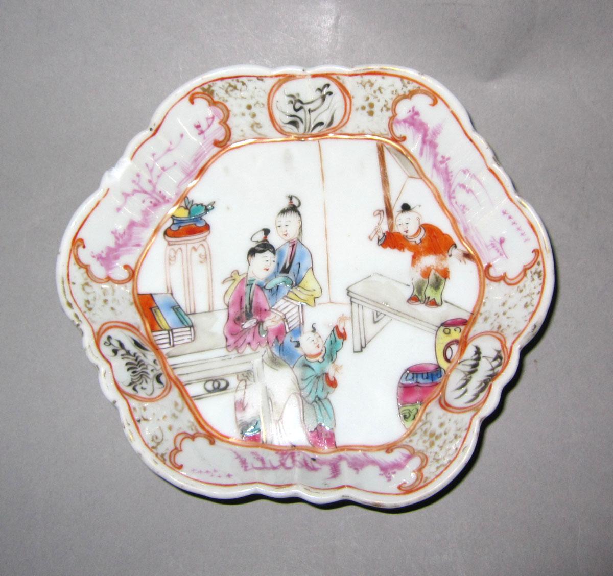 1965.0569 Porcelain teapot stand