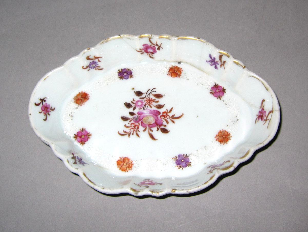 1965.0574 Porcelain spoon tray