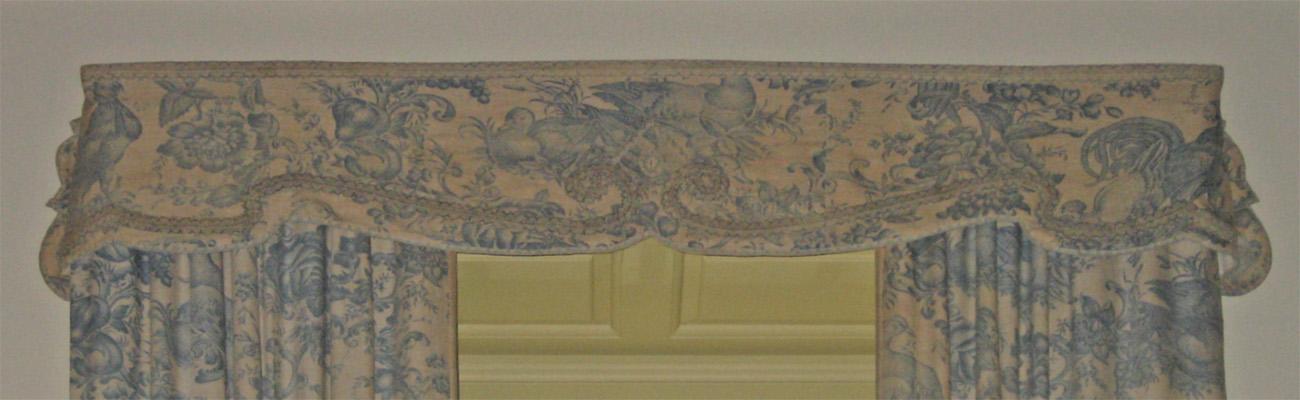 1955.0740.001 C Window Hanging, valance