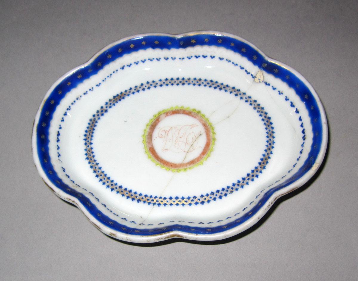 1965.0580 Porcelain spoon tray