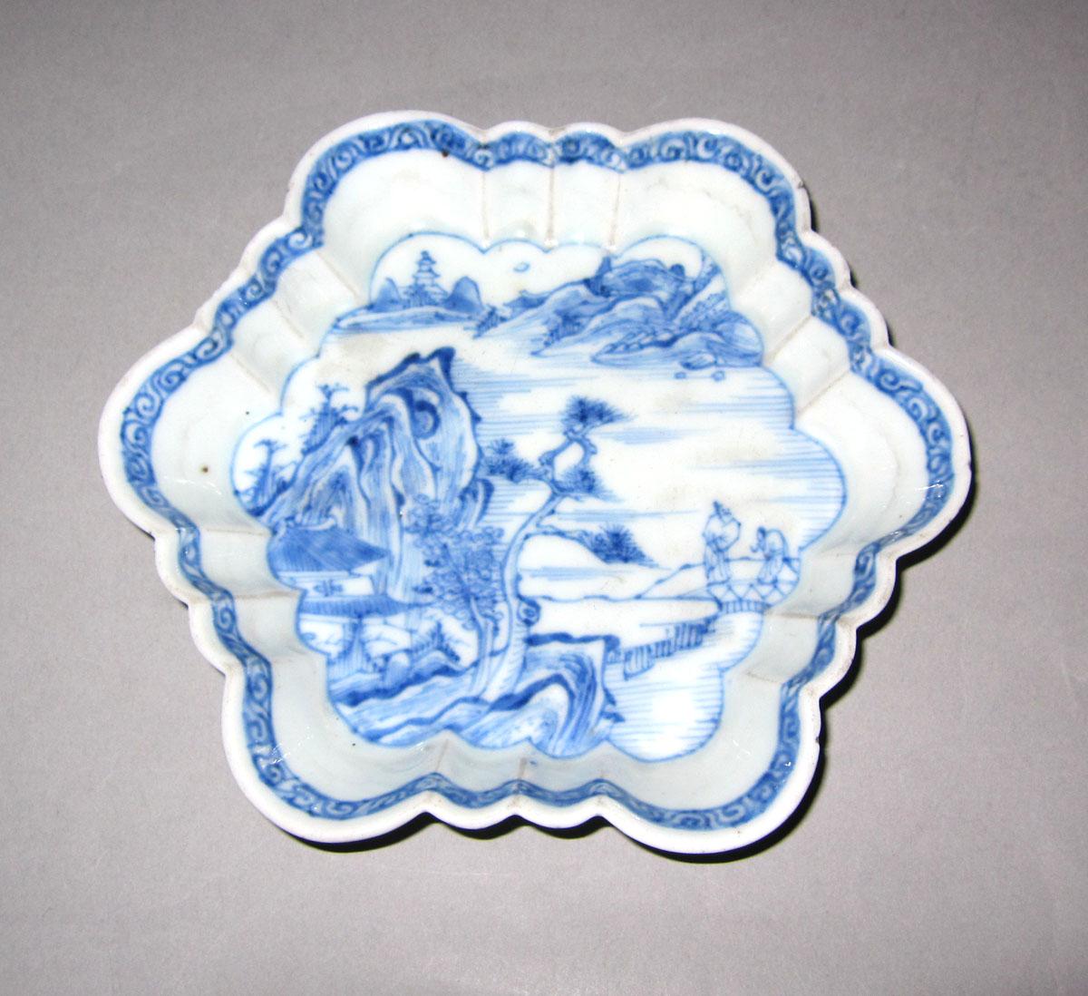 1965.0586 Porcelain teapot stand