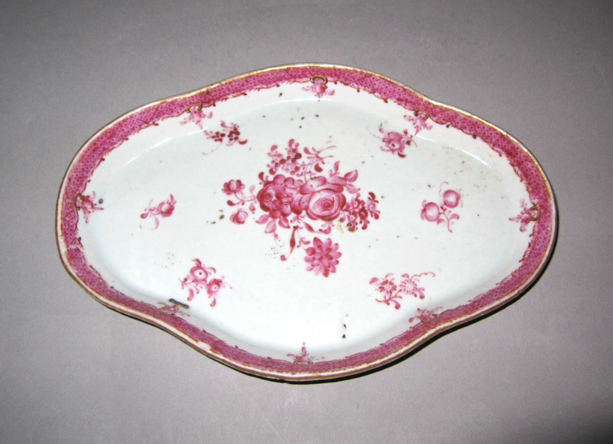 1965.0587 Porcelain dish