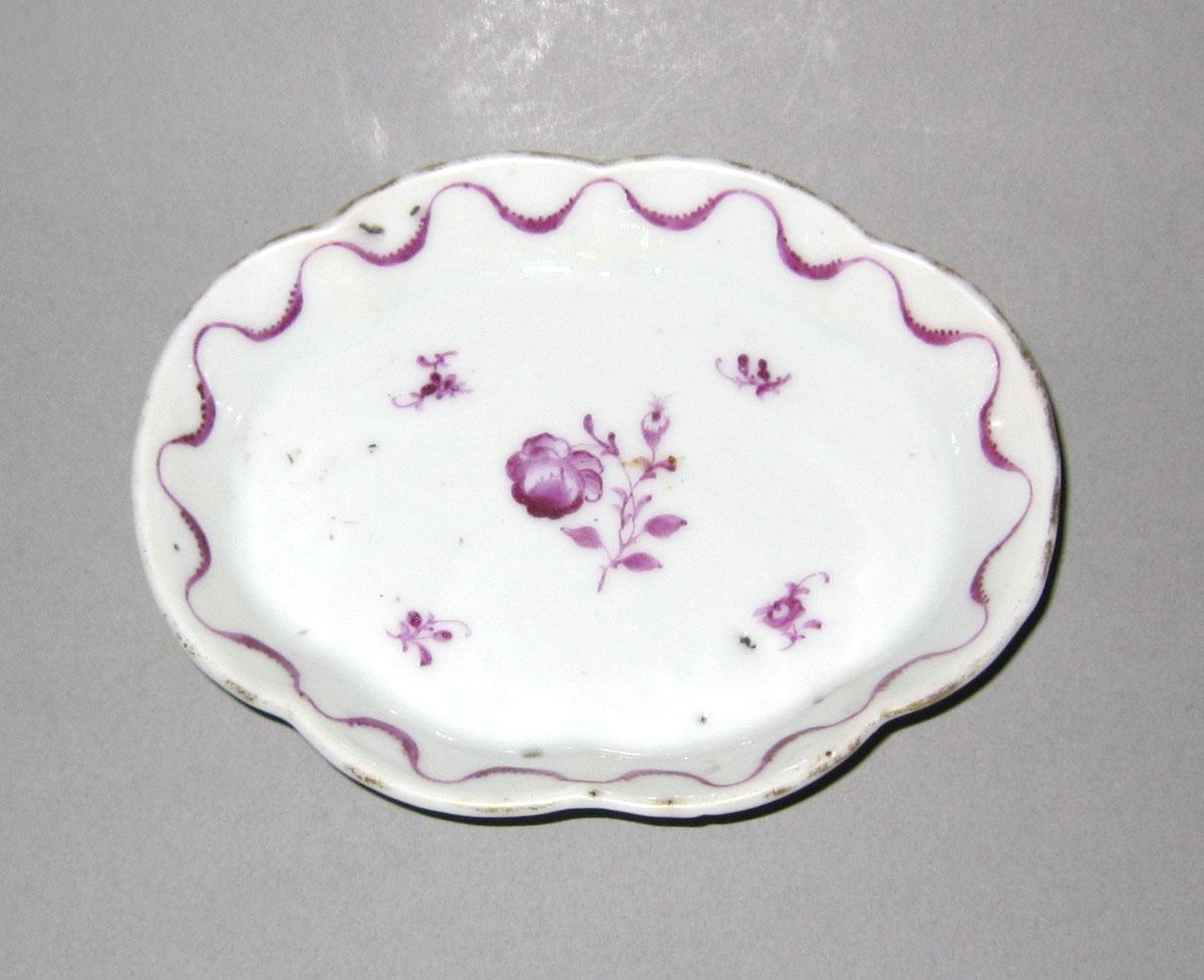 1965.0589 Porcelain spoon tray