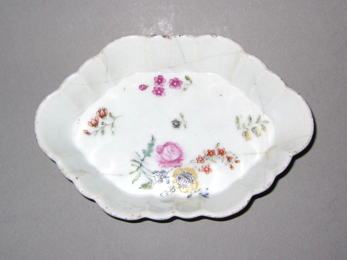 1965.0590.001 Porcelain spoon tray