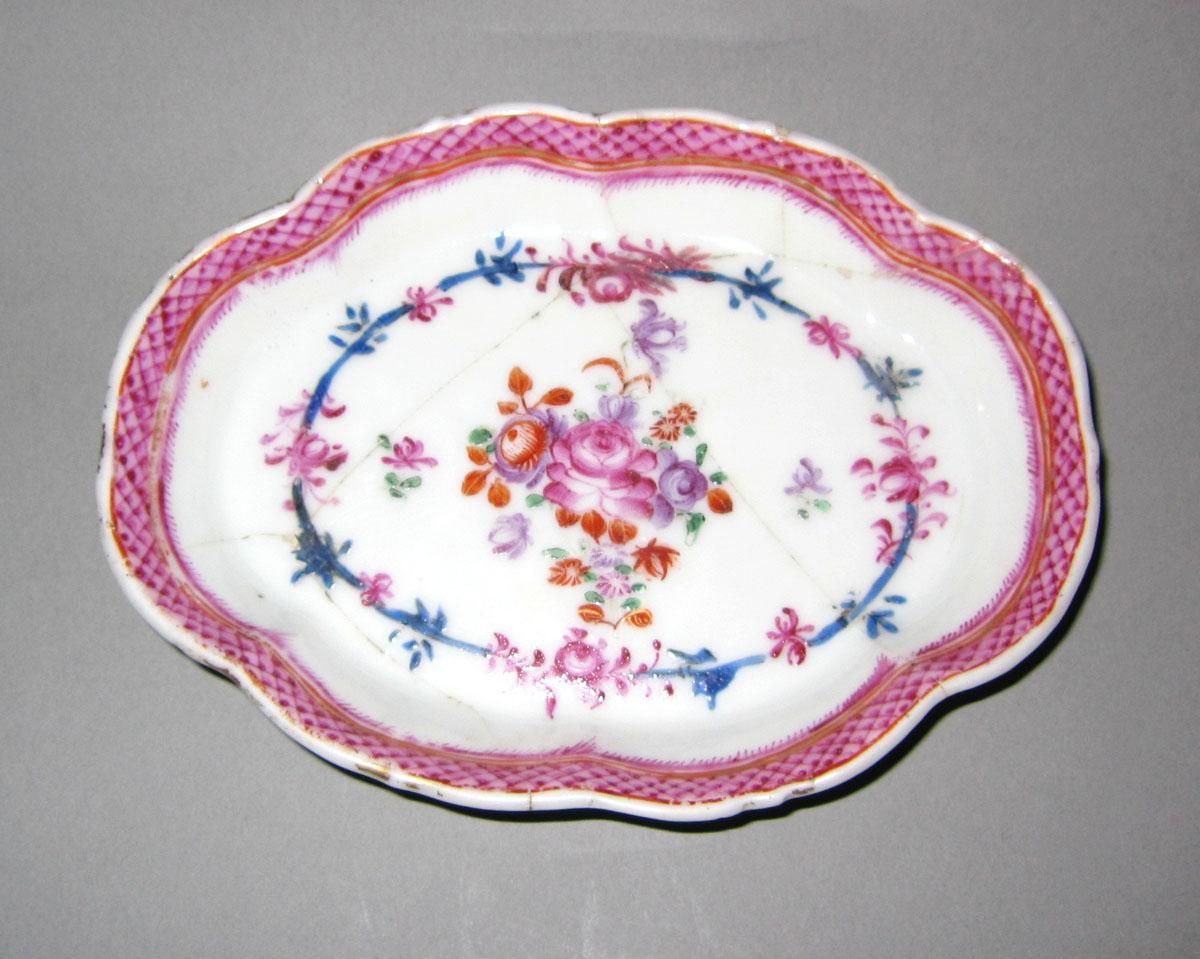 1965.0592 Porcelain spoon tray