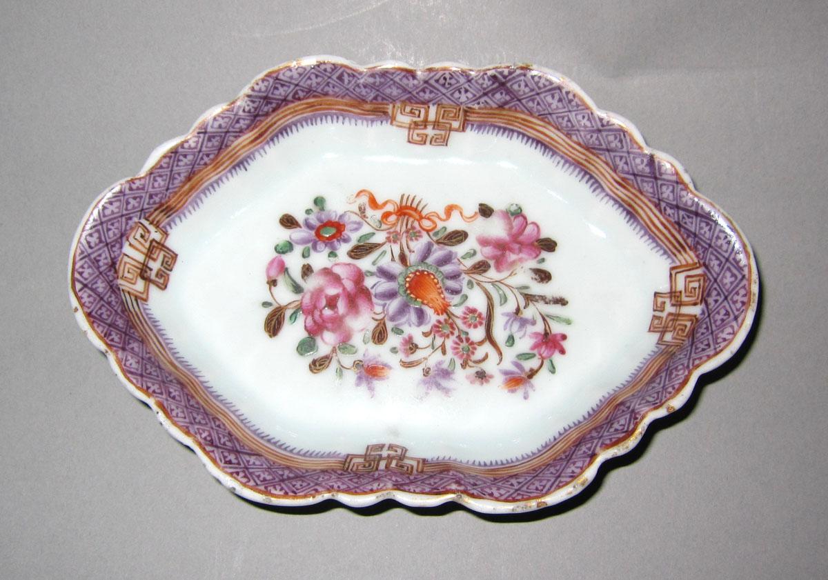 1965.0594 Porcelain spoon tray