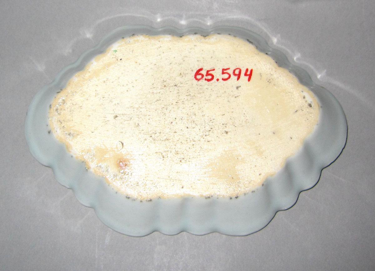 1965.0594 Porcelain spoon tray underside