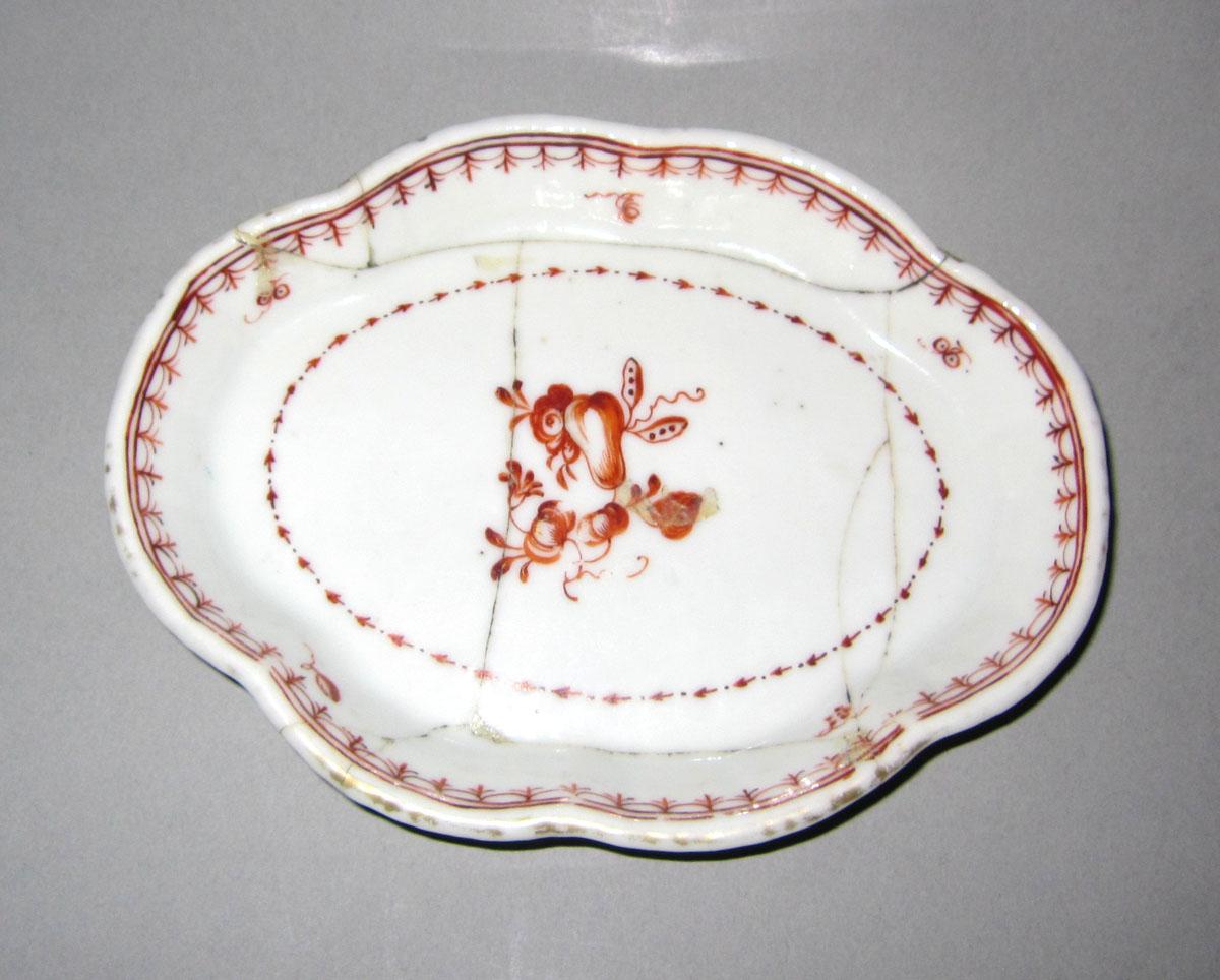 1965.0595 Porcelain spoon tray