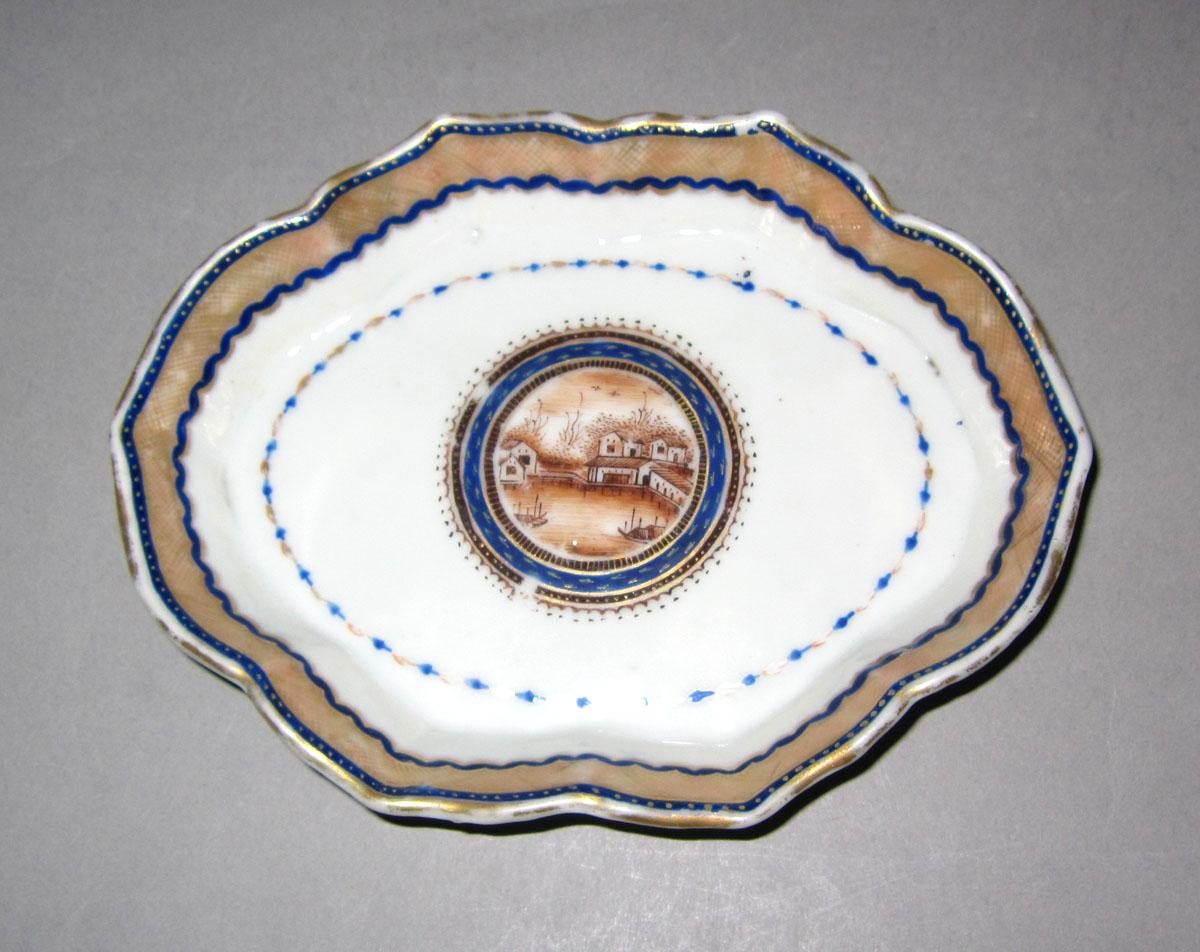 1965.0596 Porcelain spoon tray