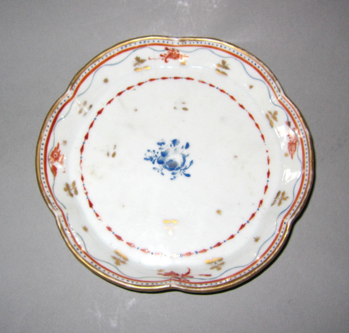 1965.0600 Porcelain teapot stand