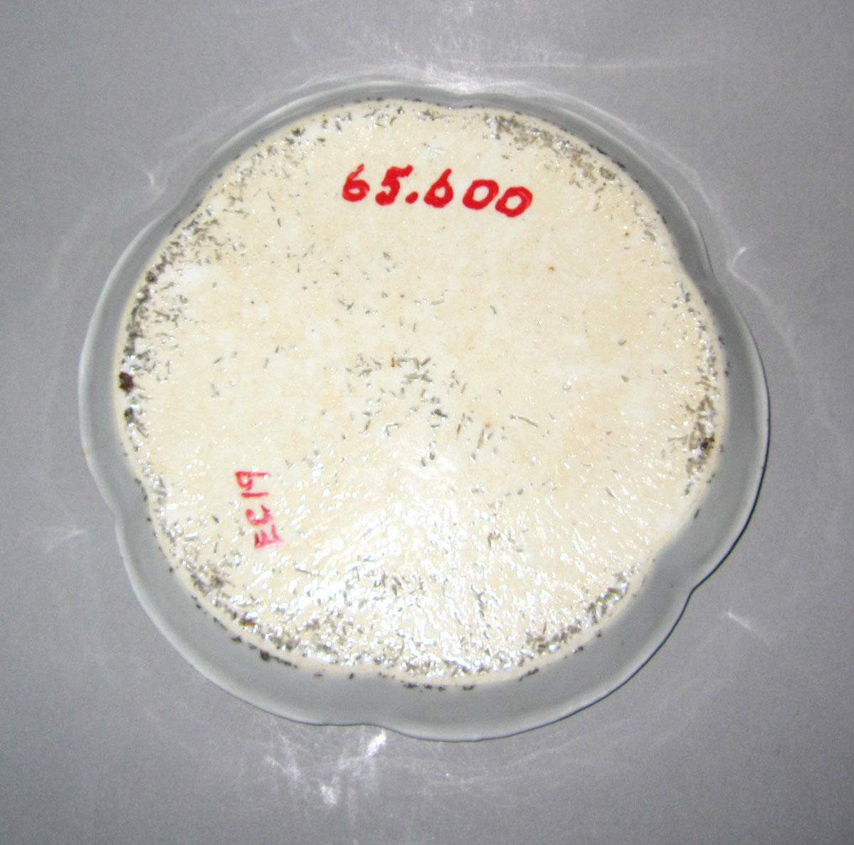 1965.0600 Porcelain teapot stand underside