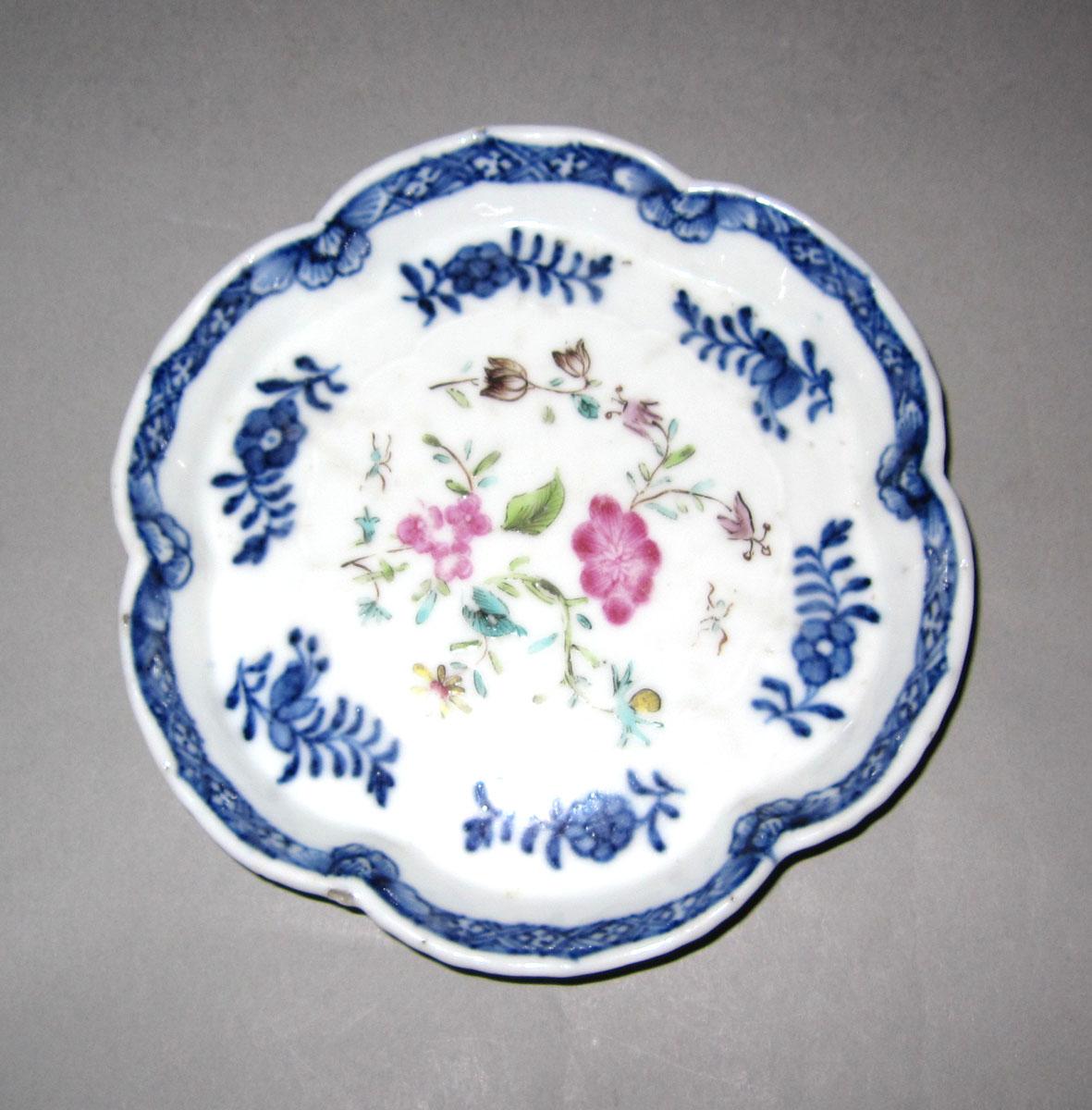 1965.0604 Porcelain teapot stand