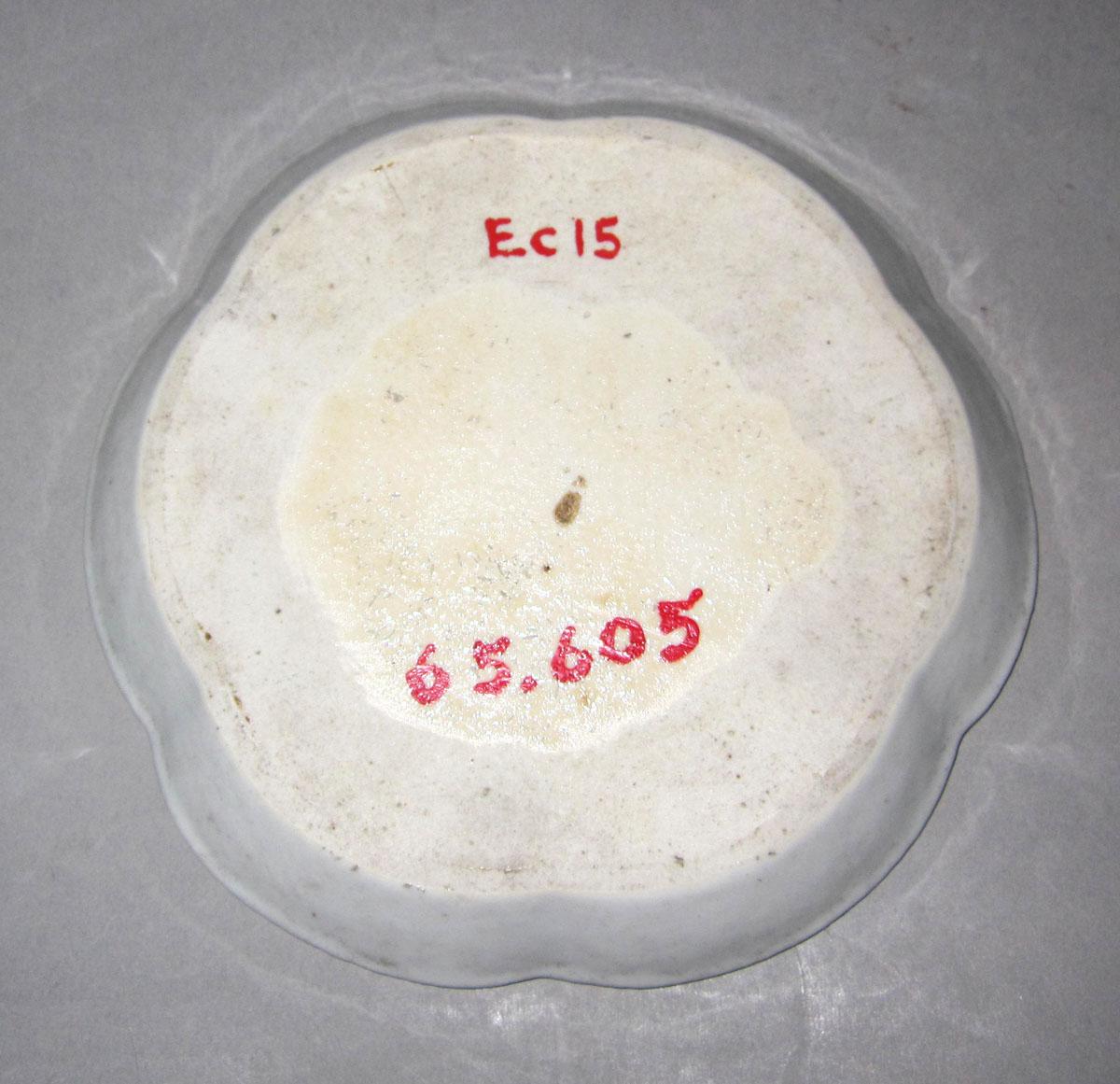 1965.0605 Porcelain teapot stand underside