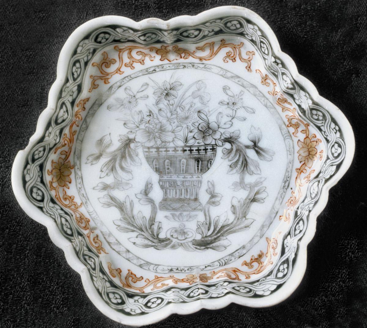 1965.0606 Teapot stand, view 2