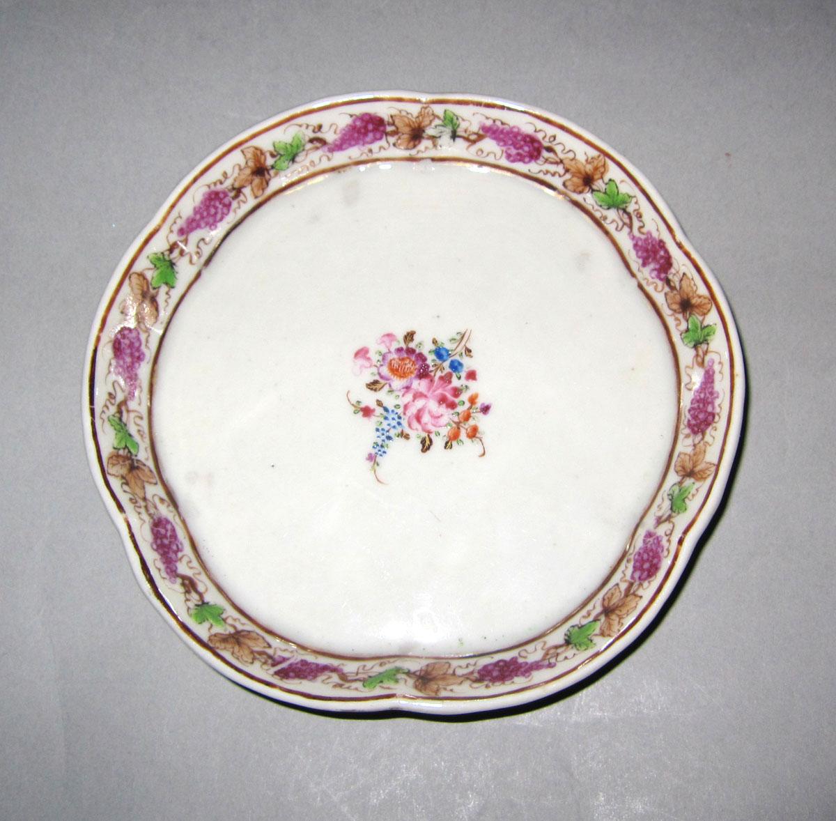 1965.0607 Porcelain teapot stand
