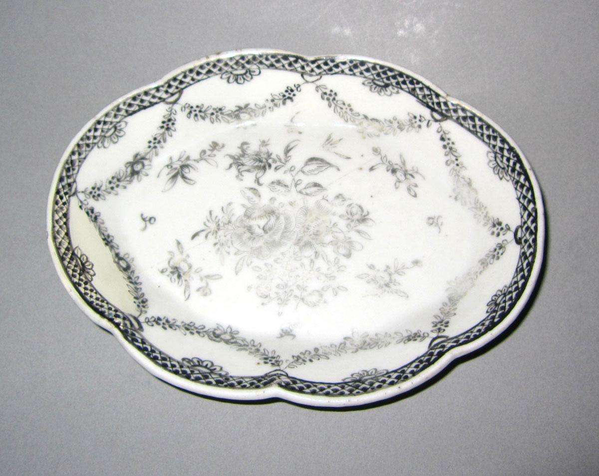 1965.0608 Porcelain spoon tray