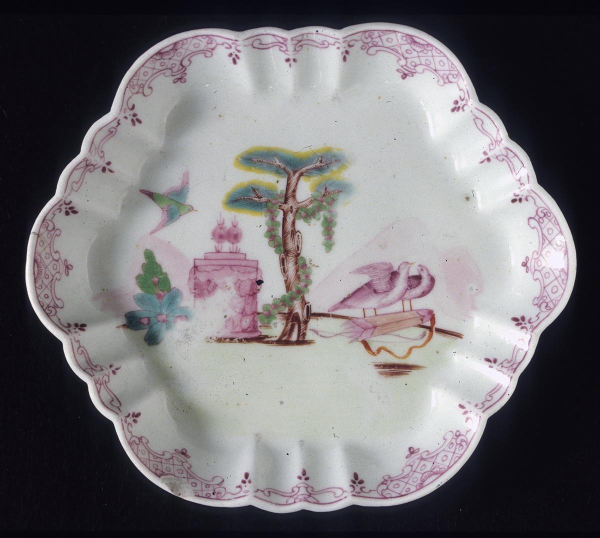 1965.0609 Worcester porcelain teapot stand