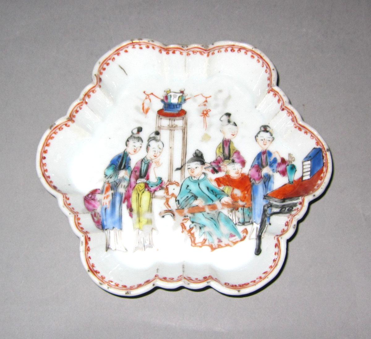 1965.0610 Porcelain teapot stand