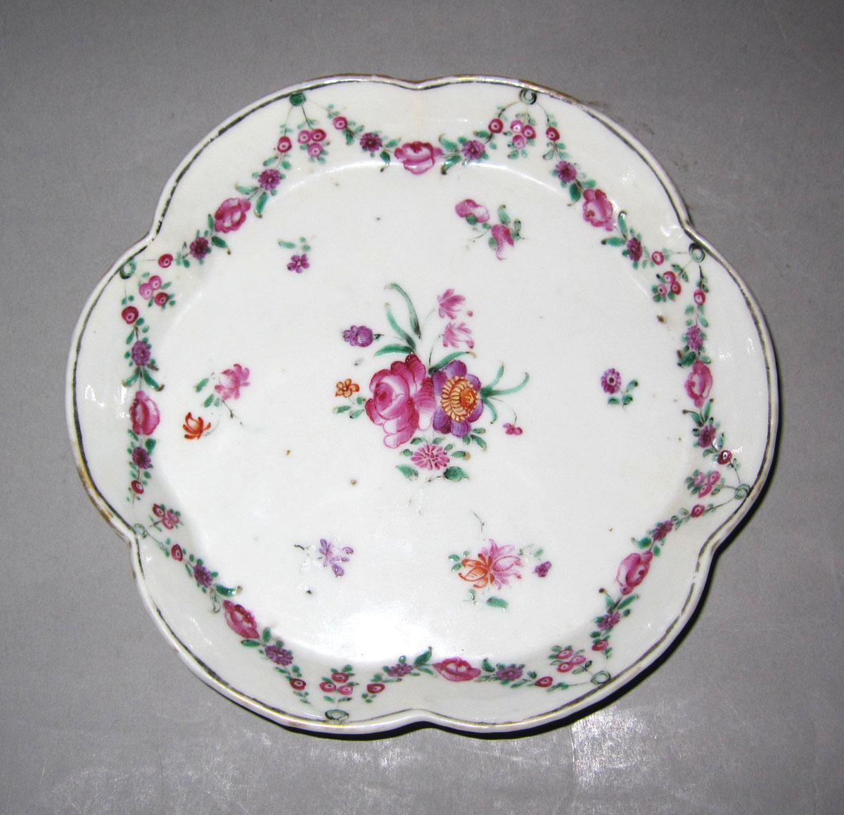 1965.0611 Porcelain teapot stand