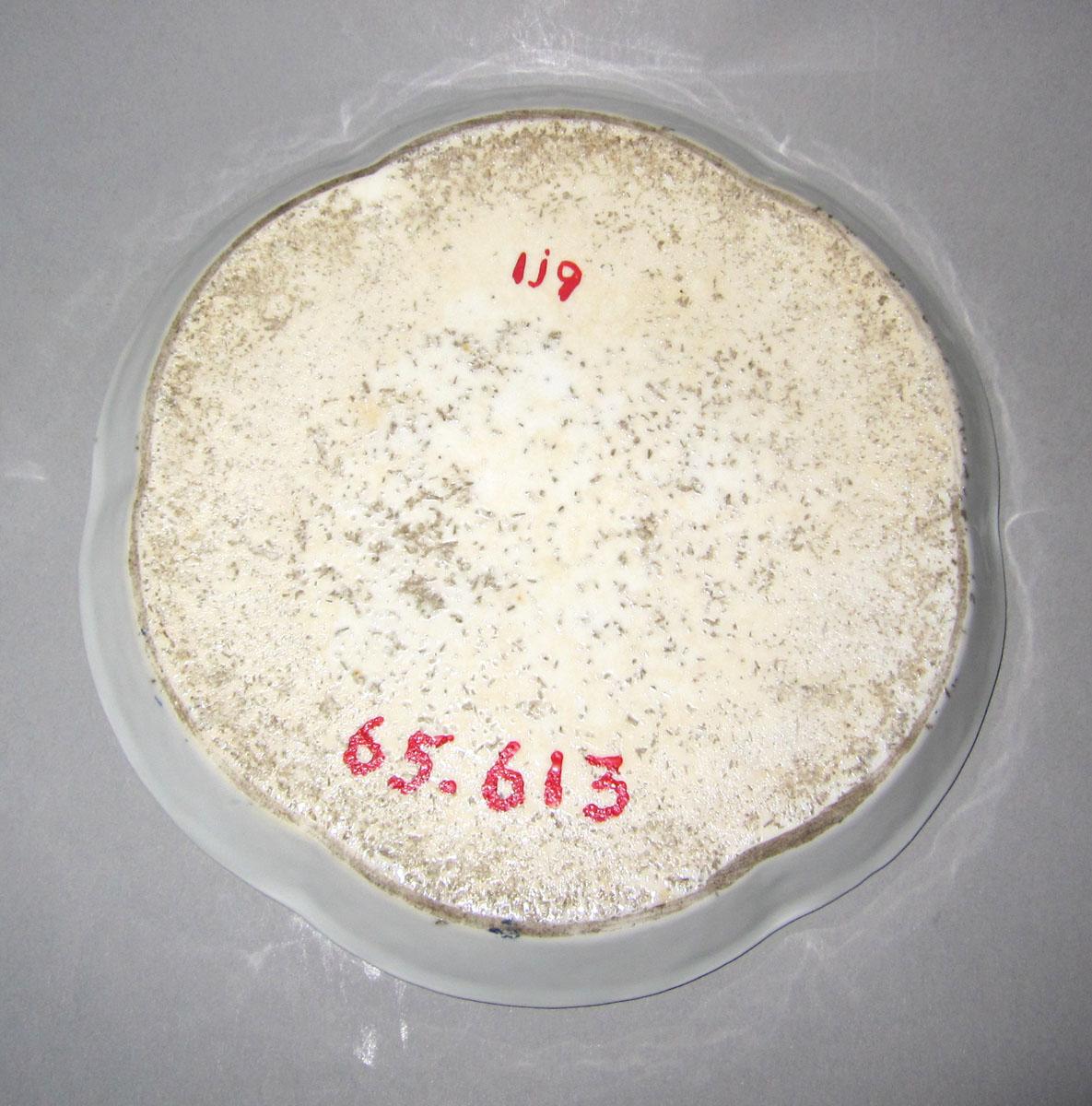1965.0613 Porcelain teapot stand underside