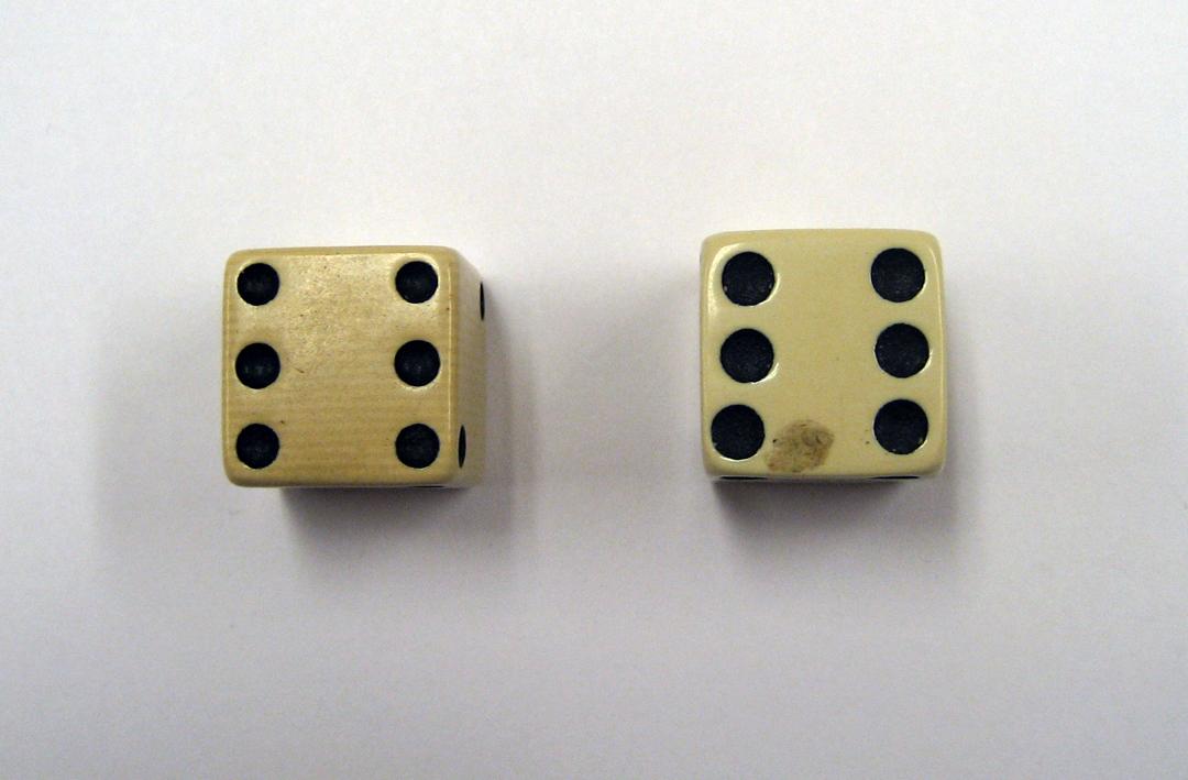 1965.0634.001-002 Dice, profile