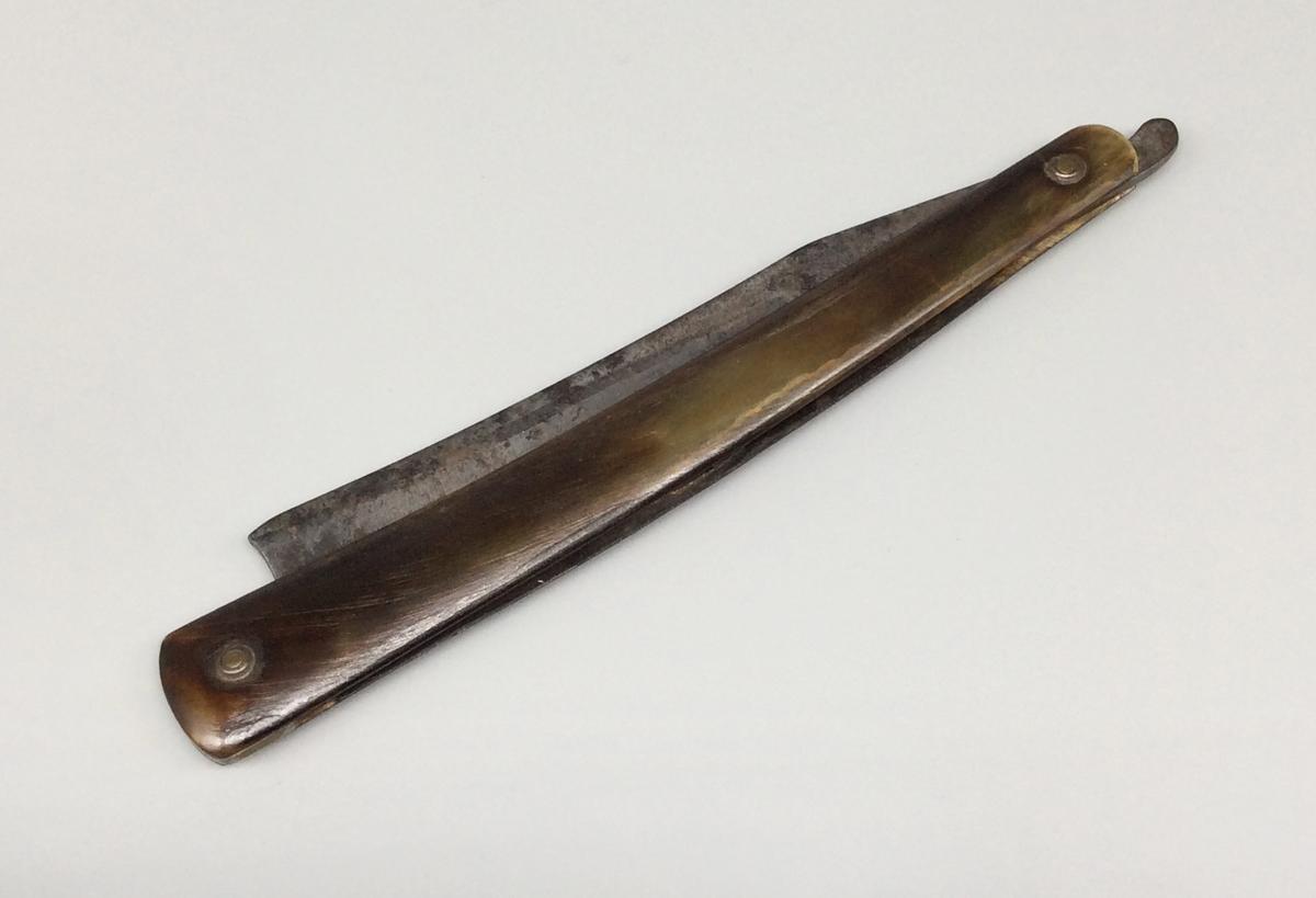 1965.0640 Razor, view 3