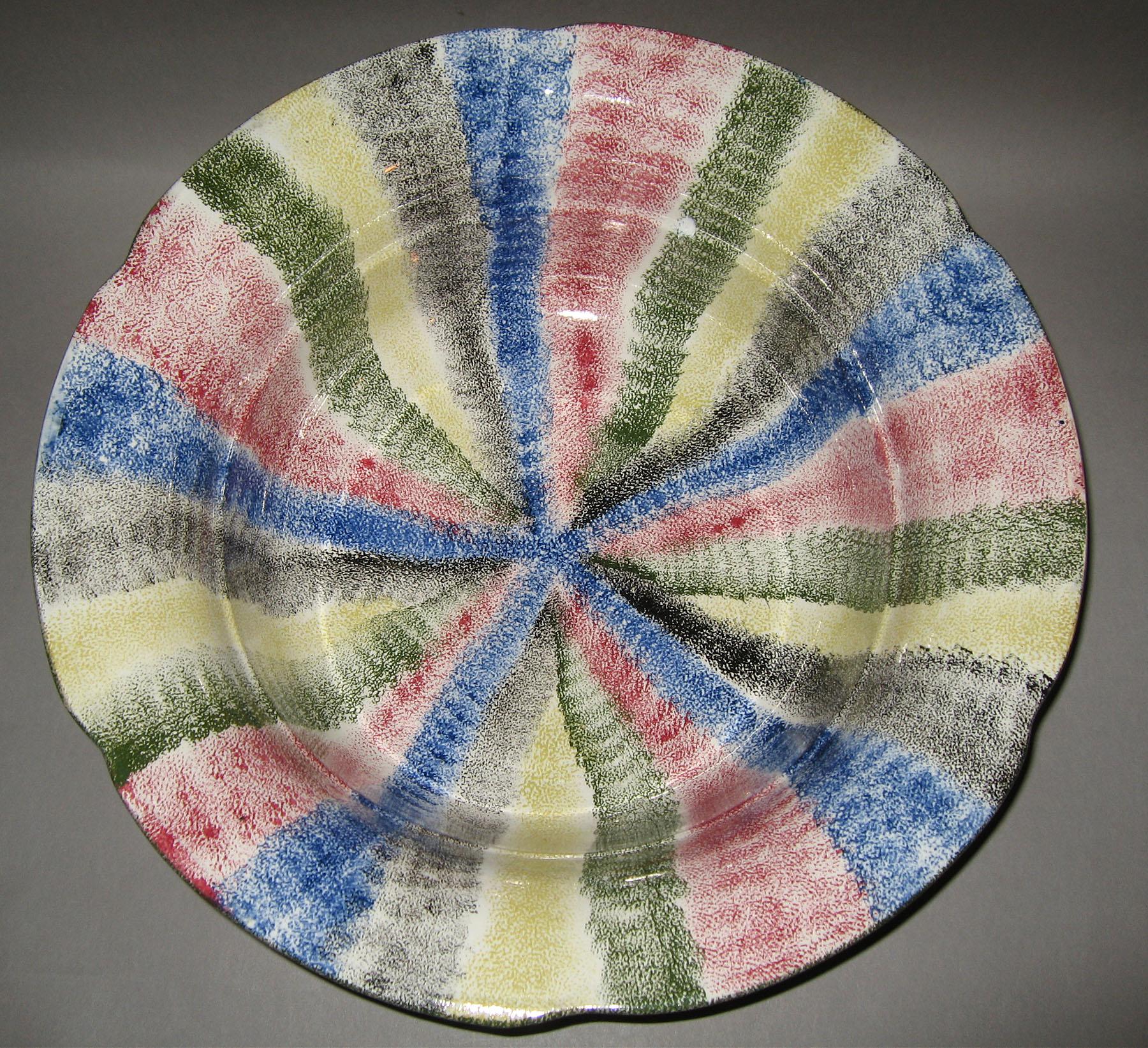 1965.0694 Rainbow pinwheel spatterware basin