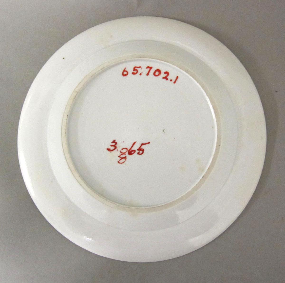 1965.0702.001 Porcelain plate underside