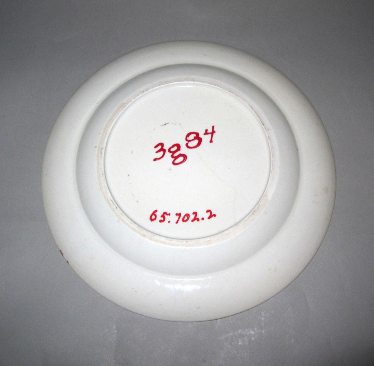 1965.0702.002 Porcelain plate underside