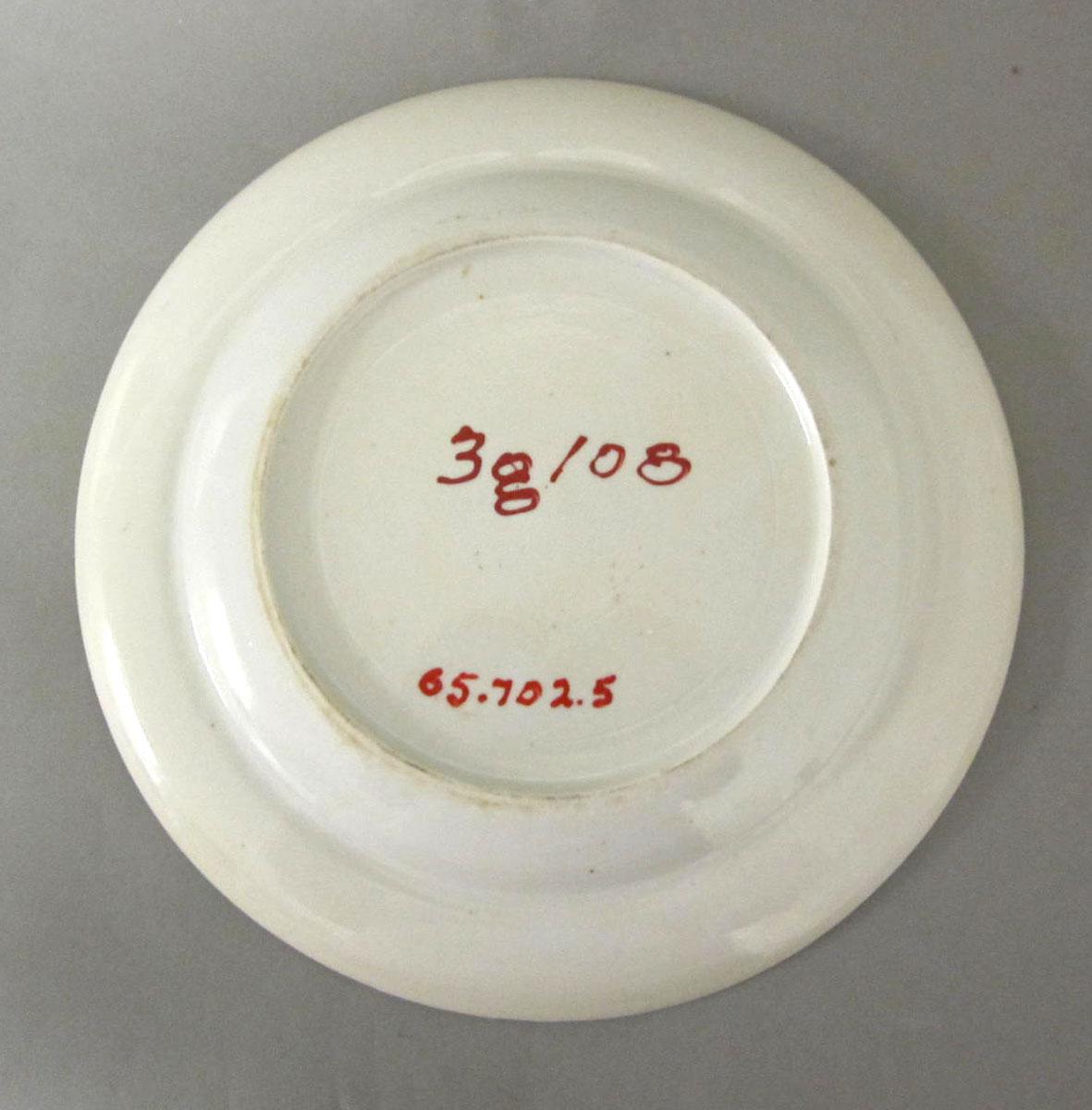 1965.0702.005 Porcelain plate underside
