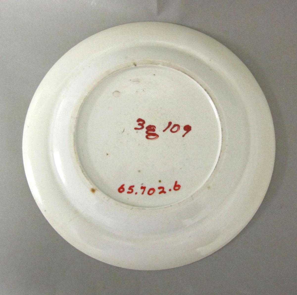1965.0702.006 Porcelain plate underside