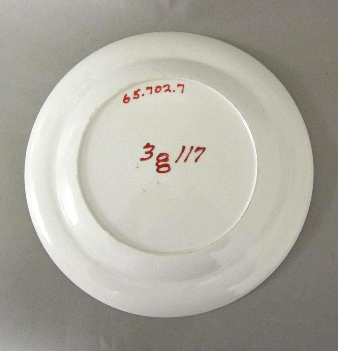 1965.0702.007 Porcelain plate underside
