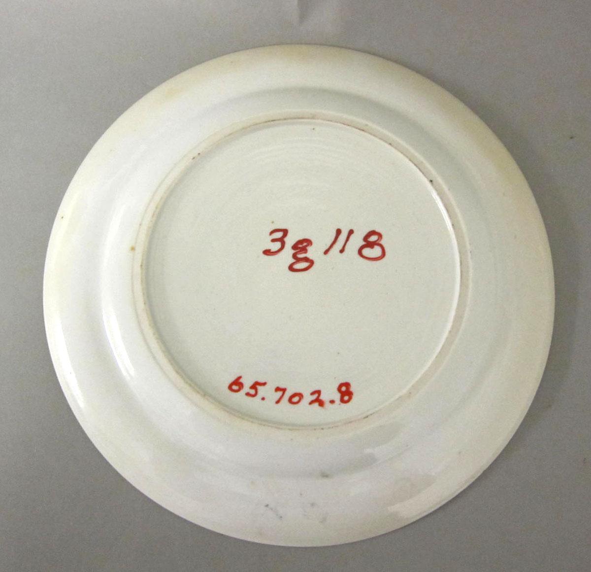 1965.0702.008 Porcelain plate underside