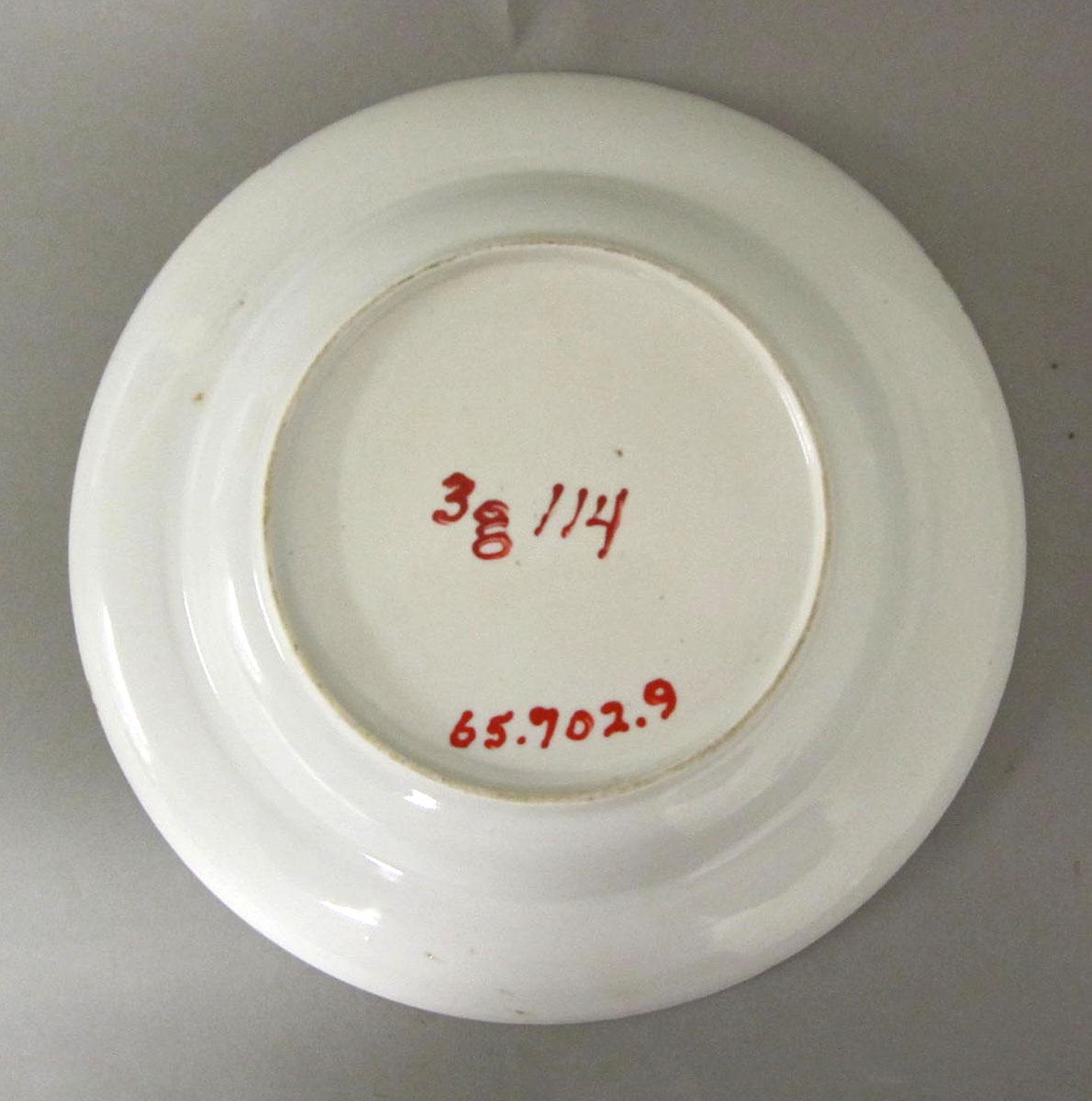 1965.0702.009 Porcelain plate underside