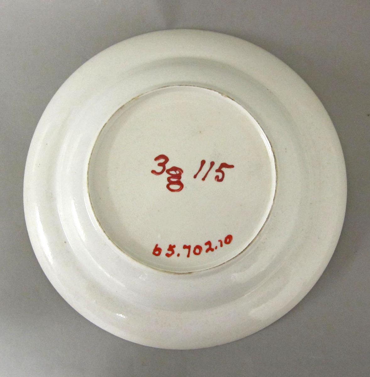 1965.0702.010 Porcelain plate underside
