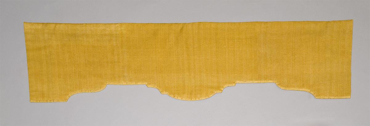 1955.0741.002 C window hanging, valance