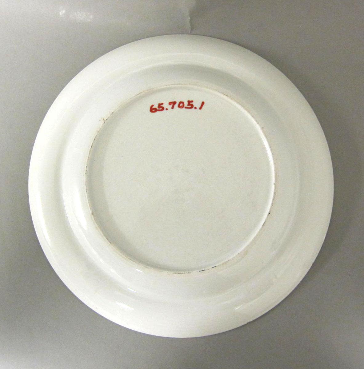 1965.0705.001 Porcelain plate underside
